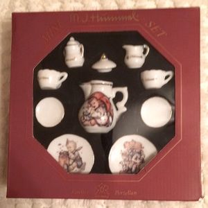 Mini M.J.Hummel tea set